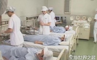 女性采精师亲自为男人撸管，取精场面相当火爆