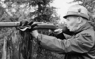 世界公认的第一狙击手：西蒙·海耶（最高击杀七百名士兵）