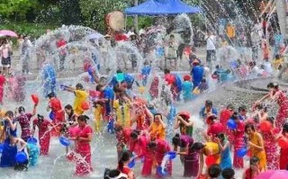 傣族的风俗和节日：传统节日有关门节和泼水节