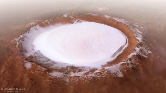 欧空局探测器拍摄到令人叹为观止的火星巨大冰湖-第1张图片-IT新视野