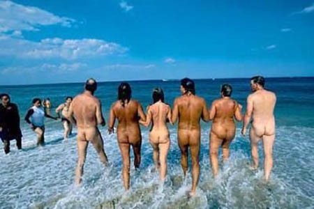 实拍国外天体海滩浴场高清图片，男女全裸尽情狂欢-第3张图片-IT新视野